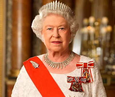 Королева Камилла появилась в диадеме с 1333 бриллиантами, которую носила  королева Елизавета | HELLO! Russia