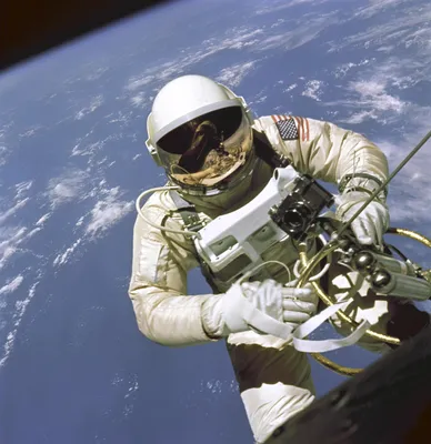 57 лет назад первый американец вышел в открытый космос | Вокруг Света