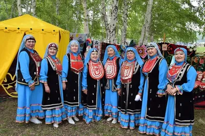 В Орехово-Зуеве долголеты надели костюмы народов России
