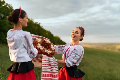 Музыкальная выставка «Куклы в традиционных костюмах народов России» —  Томская Областная Государственная Филармония