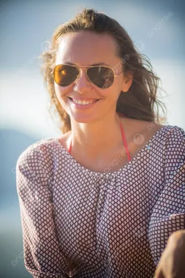 Девушка с каре в солнечных очках (54 фото)