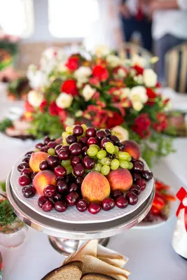 Как красиво нарезать фрукты на праздничный стол | CaterMe