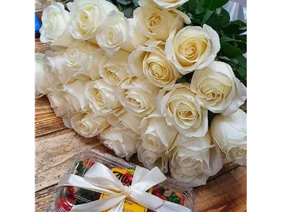 Красивые белые розы стоковое изображение. изображение насчитывающей  концепции - 109556521