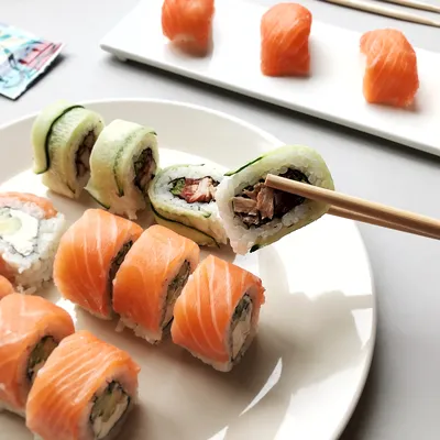 красивые суши-арт стоковое фото. изображение насчитывающей мясо - 223769726