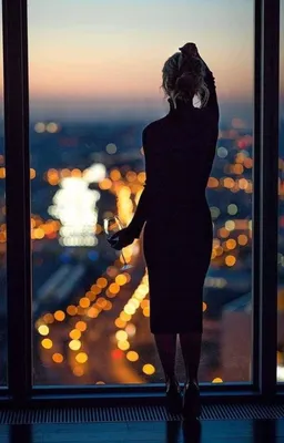 девушка со спины на фоне окна вечер: 8 тыс изображений найдено в  Яндекс.Картинках | Мрачные фотографии, Фотографирование при освещении,  Вдохновляющие картинки