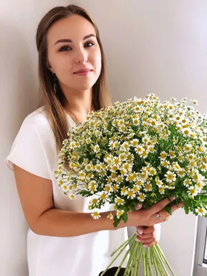 Нежный букет ромашек и белых хризантем - купить с доставкой в Омске -  LAVANDA