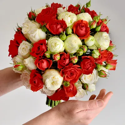 101 красная роза с белым сердцем за 19 190 руб. | Бесплатная доставка  цветов по Москве