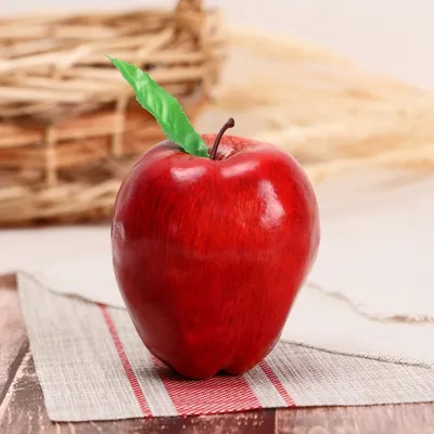 Красное яблоко с листочками» раскраска для детей - мальчиков и девочек |  Скачать, распечатать бесплатно в формате A4