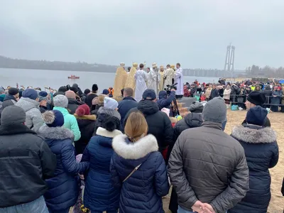 Брест на Крещение 2022. Православные окунаются и набирают воду (фото, видео)