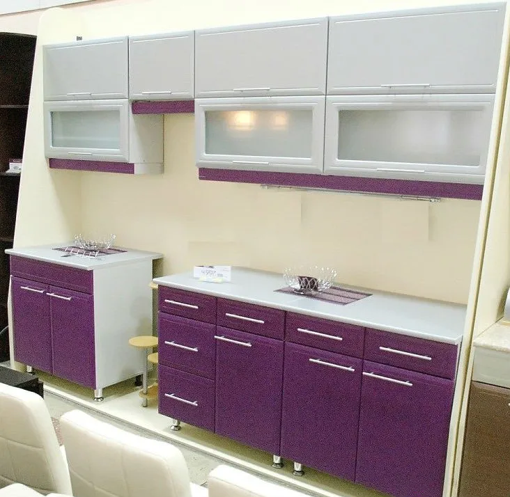 Кухни б у гомель. Кухня с фиолетовыми фасадами. Кухня ЖЛОБИНМЕБЕЛЬ.