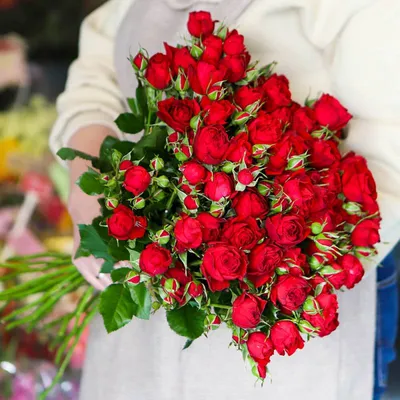 Белые кустовые розы 9 шт. купить за 2700 руб. в Пензе с доставкой