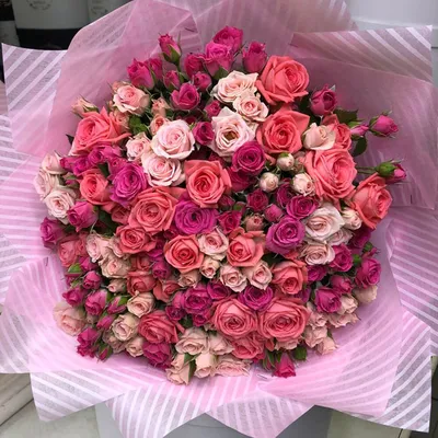 Купить недорого букет из 7 розовых кустовых роз в Томске