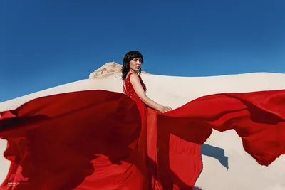 Девушка в красном, дай нам: 20 культовых красных платьев из мира кино
