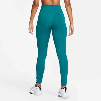 Легинсы женские Nike Sportswear Essential черный цвет — купить за 4399  руб., отзывы в интернет-магазине Спортмастер