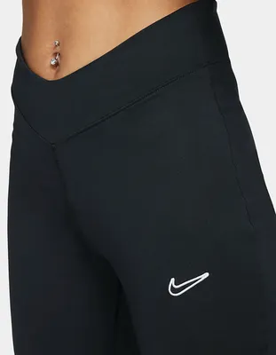 A Fitness Editor Reviews Nike Dri-FIT Go Firm Support High-Waisted 7/8  Leggings