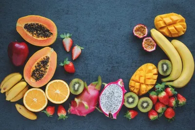 Foto Stock черешня, малина, вишня, ягоды, фрукт, лето,ящик ягод, сезонные  фрукты. | Adobe Stock