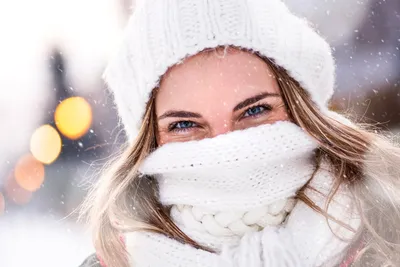 девушка зимой привлекательная девушка лицо Фото Фон И картинка для  бесплатной загрузки - Pngtree