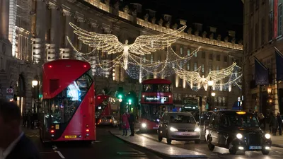 На улицах Лондона зажгли одновременно более миллиона рождественских огней -  РИА Новости, 13.11.2021