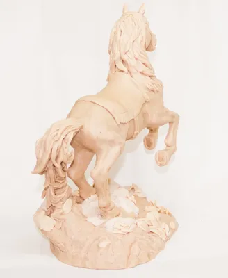Красивый конь на закате стоит на …» — создано в Шедевруме