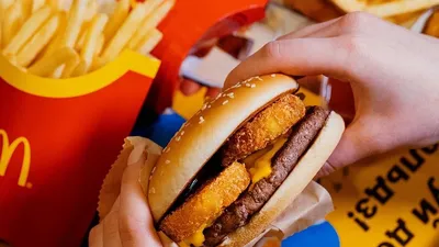 Восхитительный Big Mac: совершенное сочетание сочной говядины и нежных булочек