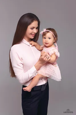 Мама и малыш на руках Stock Photo | Adobe Stock