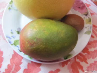 манго-фрукт или мангга-харум-мани, из зондолингго-востока. внешняя кожа  зелёная, плоть оранжевая, вкус сладкая Стоковое Изображение - изображение  насчитывающей здоровье, цвет: 237303663