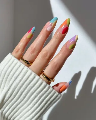 Маникюр, Ногти - Супермодный яркий маникюр порадует разнообразием стилей и  техник, применяемых для воплощения в реальность самого красивого и яркого  маникюра для любительниц эффектного дизайна ногтей. | Facebook
