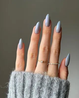 Нежный маникюр: 6 самых красивых жемчужных дизайнов ногтей на осень 2023 |  theGirl