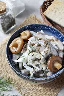 Соленые грибы со сметаной и луком — рецепт с фото | Рецепт | Кулинария,  Еда, Грибы