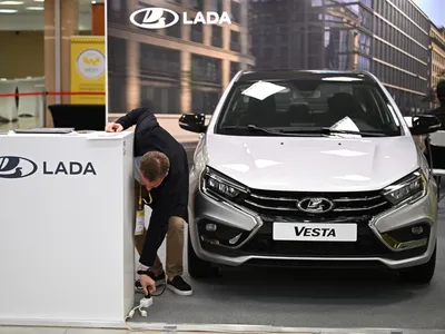 Три оттенка серого: цветовая гамма Lada Vesta поредела на три цвета -  Российская газета