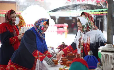 https://www.championat.com/lifestyle/article-5460944-maslenica-2024-v-rossii-kogda-i-kak-otmechayut-tradicii-recepty-blinov-narodnye-gulyaniya.html