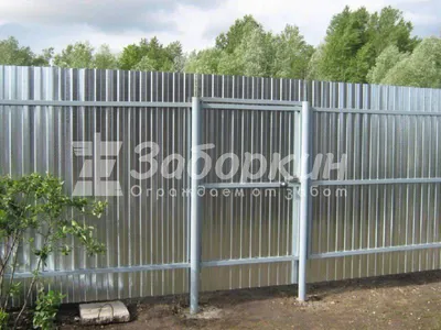 Металлический забор для дачи на кирпичном фундаменте купить по цене 1303  руб. в Москве от производителя