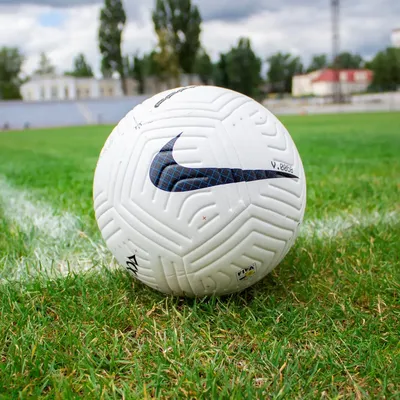 Футбольный мяч Nike MAGIA III 5 SC3622-100 арт.SC3622-100 (размер № 5,  Бело-черный, Желто-коралловый) в Москве и Санкт-Петербурге. Доставка по  всей России.