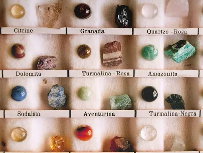 Файл:Collection of stones.jpg — Википедия