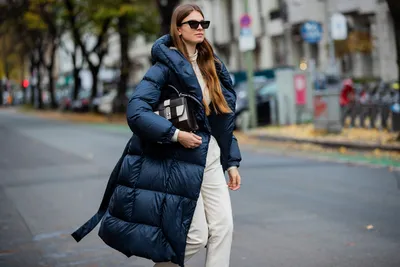 Куртки и пуховики для женщин после 40: как выглядеть модно и стильно -  Maxiscomfort