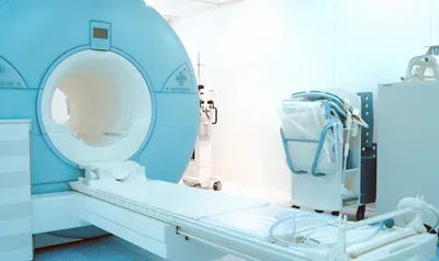 МРТ головного мозга в Санкт-Петербурге с контрастом - цены, запись на  платное обследование головного мозга\"