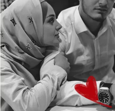 Современные мусульманские пары в любви, держаться за руки, сидя в помещении  Стоковое Изображение - изображение насчитывающей софа, замужество: 208509973