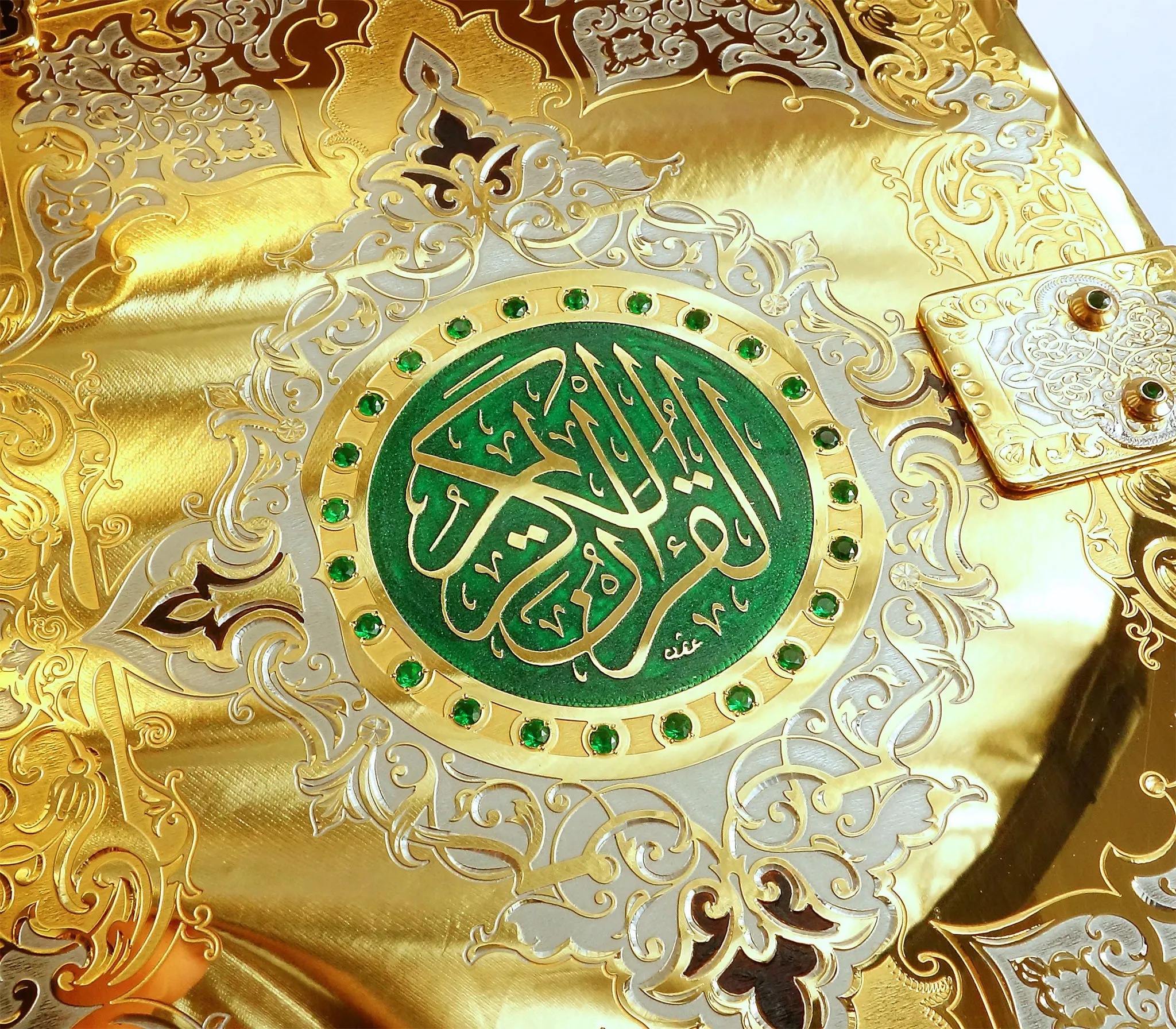 Коран. Мусульманский Коран. Мусульманские обои. Коран ручной работы.