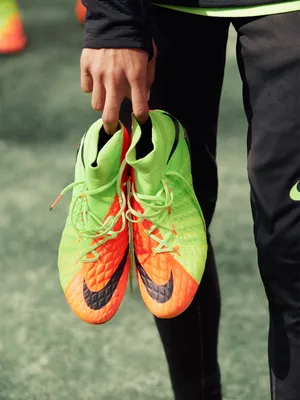 NIKE HYPERVENOM PHANTOM FG white/black/neo green - Soccer Plus