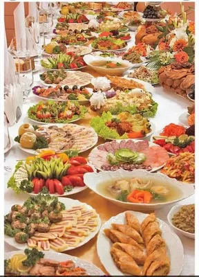 Накрытый стол с едой: фото обеденного приема на выбор