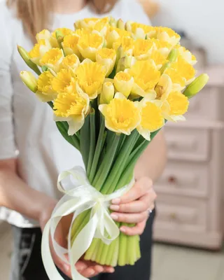 Нарциссы это букет из свежих срезанных цветов. KROKUS - лучший интернет  магазин, доставка цветов в Риге