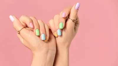Яркий маникюр на короткие ногти: 10 идей дизайна ногтей на весну 2023 💜 |  theGirl
