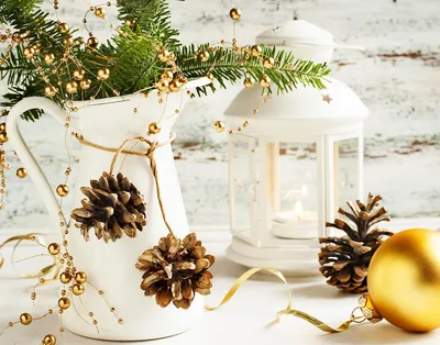 Снежная новогодняя елка в зимнем пейзаже с отражением света, рождество  красивая картинка, рождество, красивая презентация фон картинки и Фото для  бесплатной загрузки