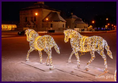 Лошадь и снег: новогодние обои, картинки, фото 1280x1024