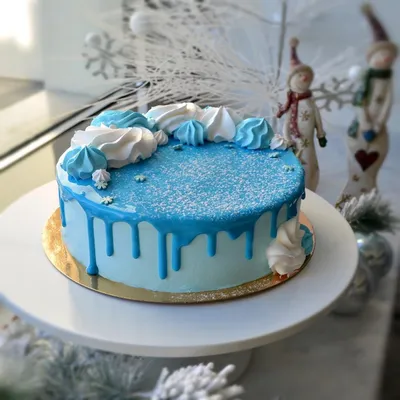 Без выходных: Новогодние торты и пирожные ждут морозовчан в магазинах  \"Колос\" даже 1 января
