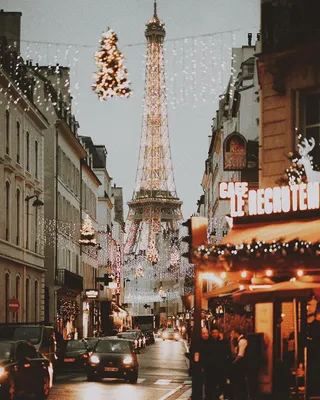 Alina Kolot on Instagram: “Christmas Tower!✨ Где будете праздновать Новый  год? Дома или в путешествии? Я … | Christmas in paris, Christmas in europe,  Paris pictures
