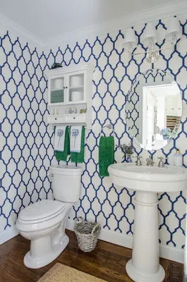Есть альтернатива плитке и краске для отделке стен в туалете и это обои -  eto-oboi.ru