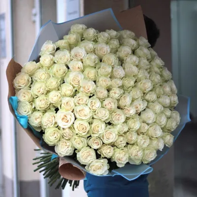 Купить букет из 20 белых роз 70 см по доступной цене с доставкой в Москве и  области в интернет-магазине Город Букетов