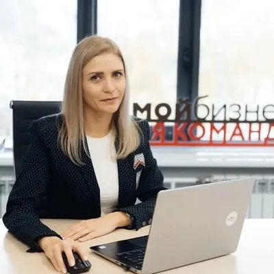 Картинка Ольги Лапшиной в стиле арт: впечатляющий фон для телефона