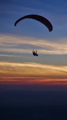 парашютист s спуска стоковое фото. изображение насчитывающей падать -  2936484